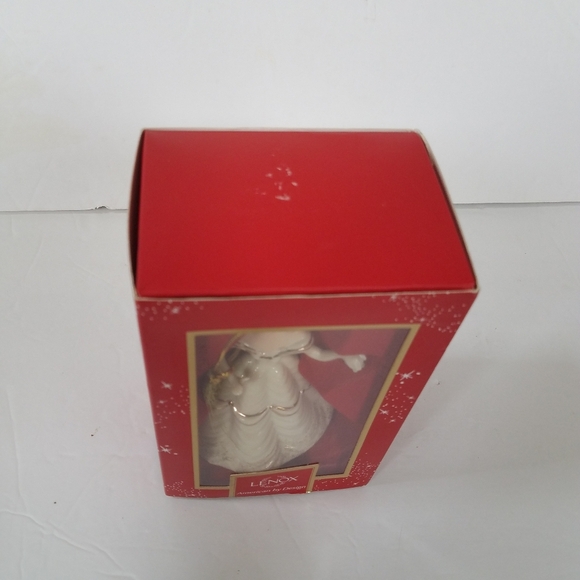 Lenox Disney Christmastime Belle - Picture 4 of 9
